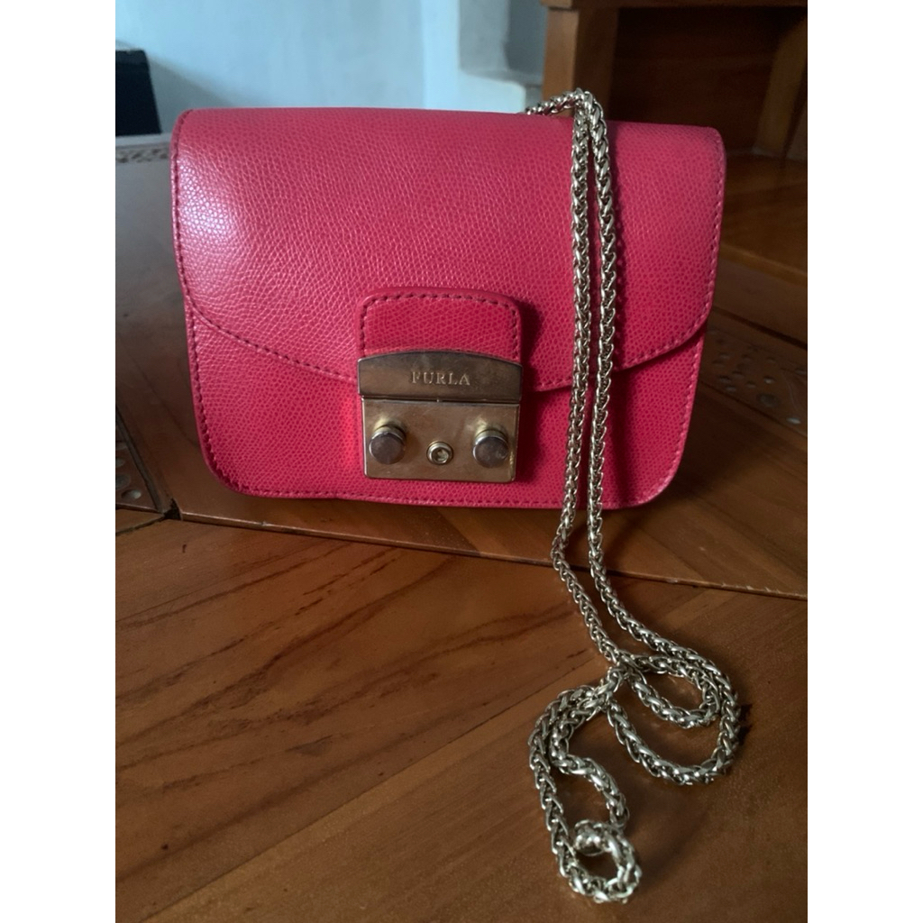 Tas selempang Furla metropolis