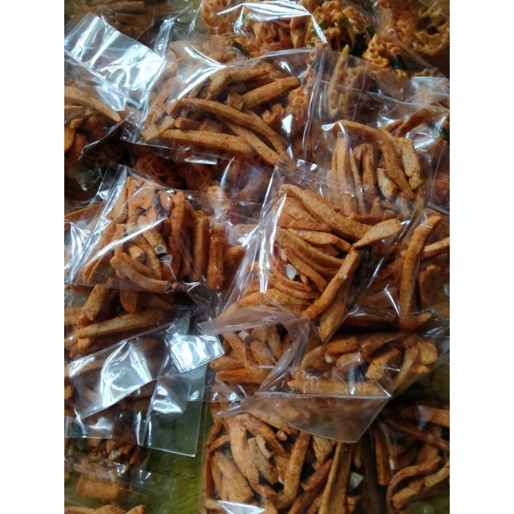 Aneka makanan ringan serba 2000