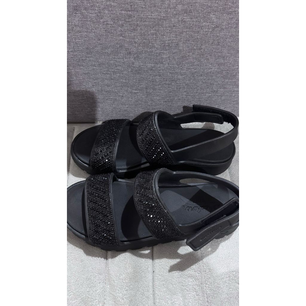 sendal skechers preloved