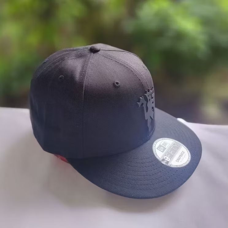 Topi New Era x MU Red Dev Black Original