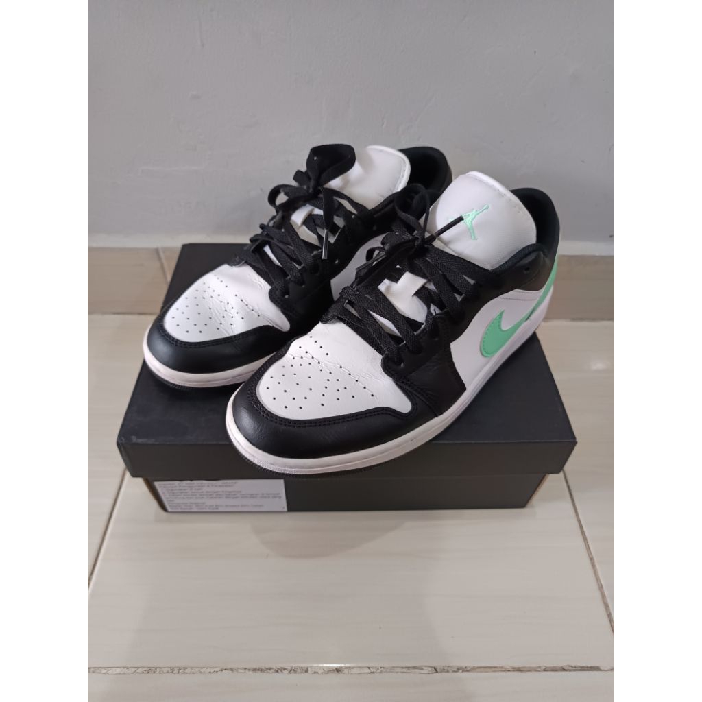 Sepatu Nike Air Jordan 1 Low