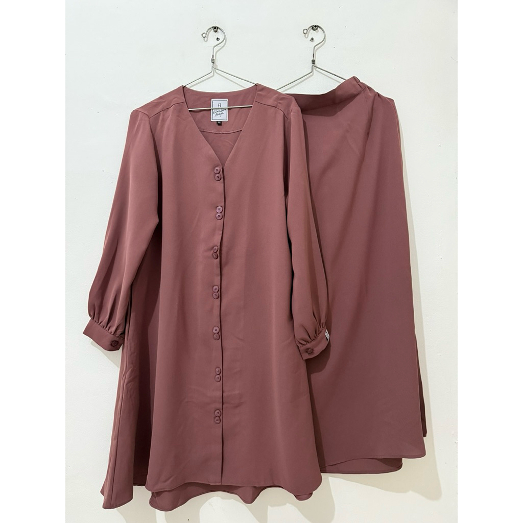 Preloved Jakarta Set by Elmadina Abaya Decorose Size XS Mazen Anti UV