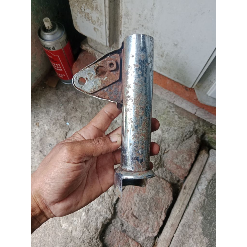 Kupingan lampu cb100 k5 kanan original copotan