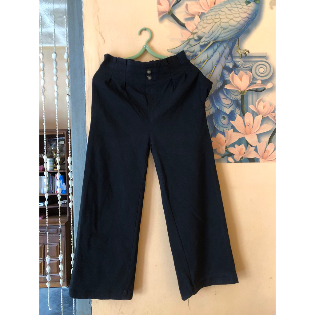 PRELOVED CELANA HITAM