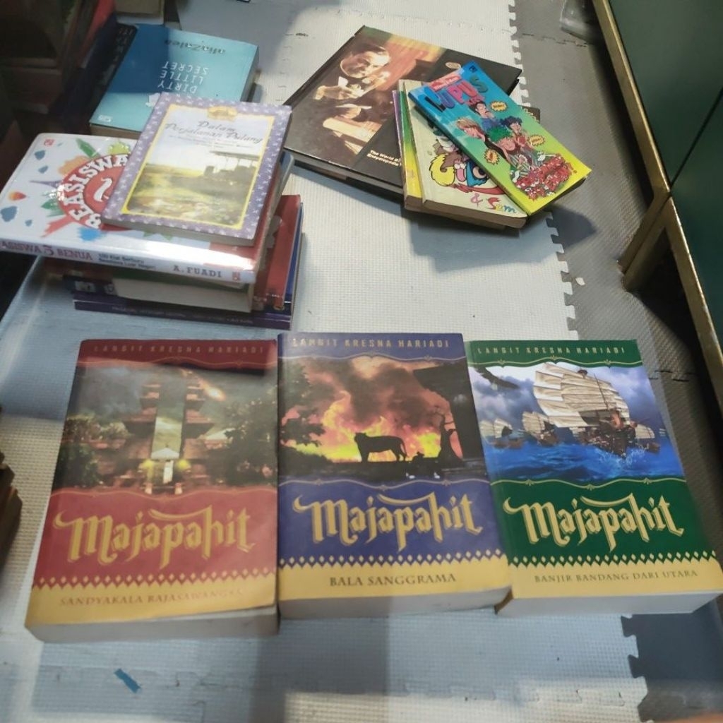 Novel Majapahit series original Karya Langit Kresna Hariadi
