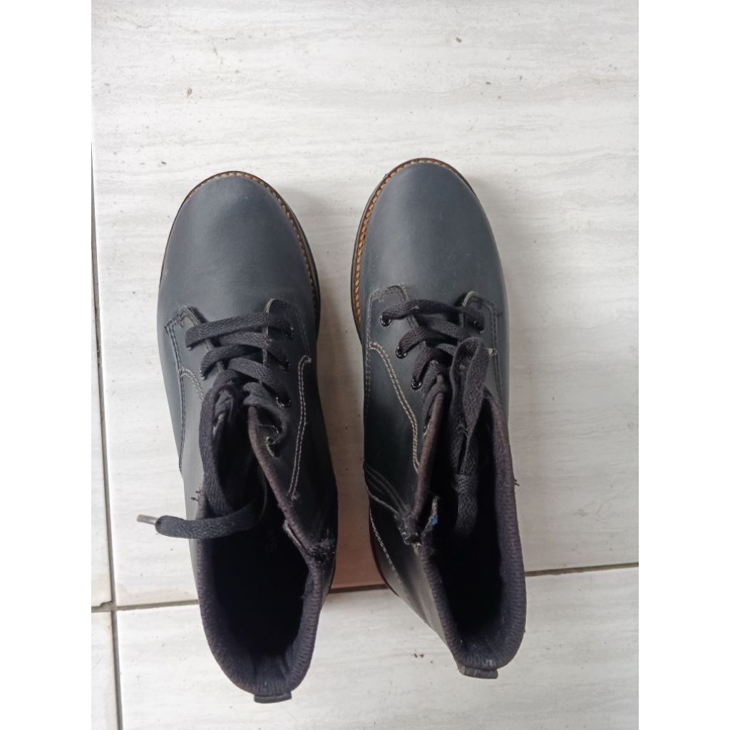 sepatu boots wanita Tomkins hitam