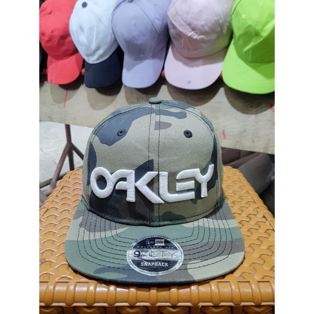 Oakley x New era Topi Snapback 9Fifty Camo Hijau