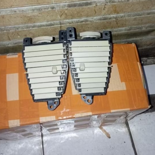 kisi kisi AC tengah Innova lama