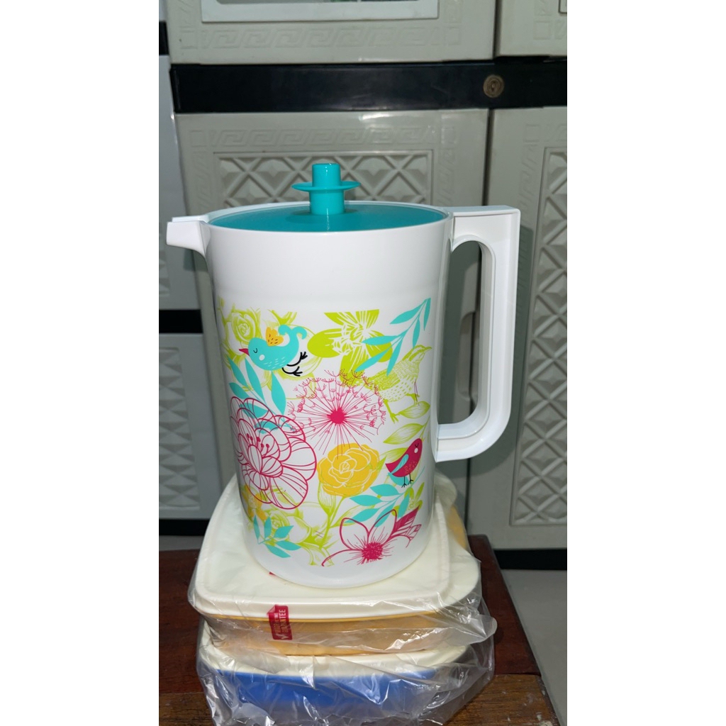 Pitcher Tupperware 2L Warna putih tosca Cantik