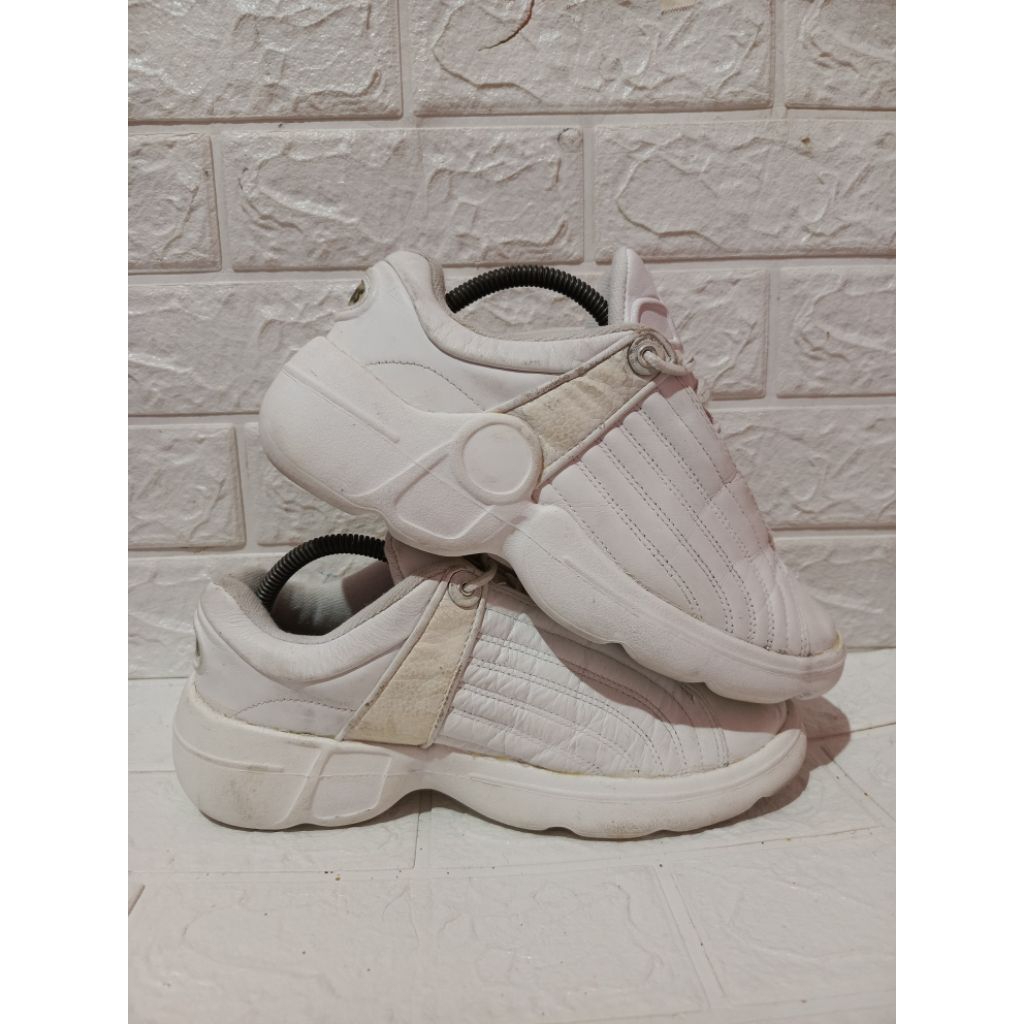 Sepatu Sneakers K-Swiss Chilton Triple White size - 42