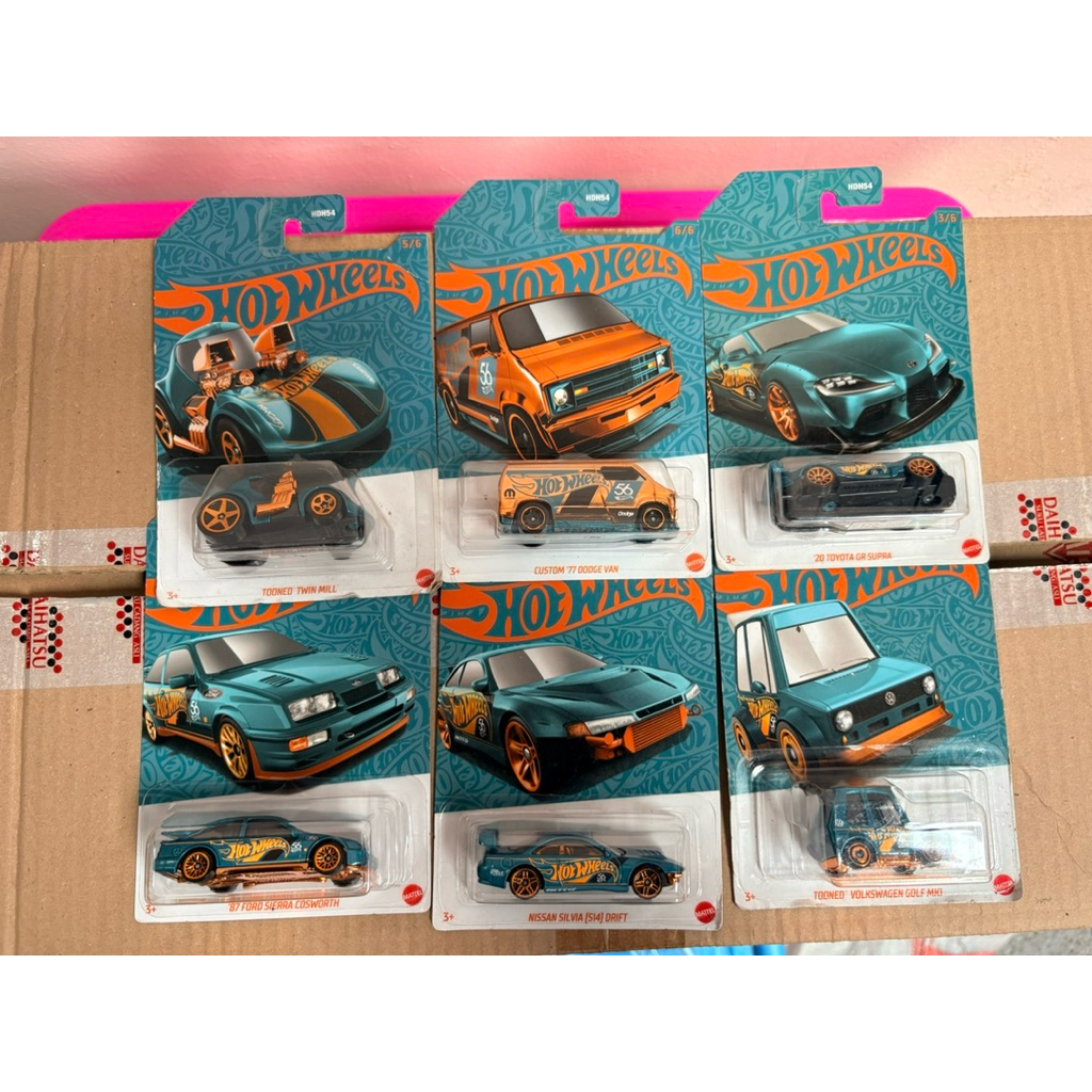 Hot Wheels Green and Gold Mix 2 Vehicles Set Lengkap 2024 Anniversary 56 - 87 Ford Sierra Cosworth -