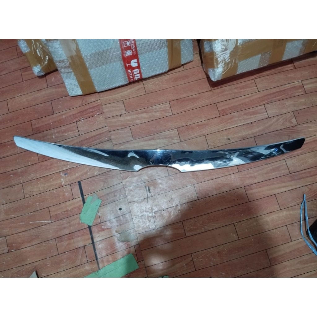 lis chrome lis kap mesin toyota innova barong original second