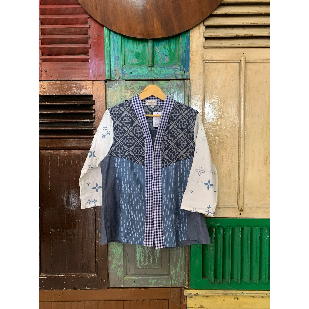 Batik Luwes Putera - Blus Putih Lengan kombinasi