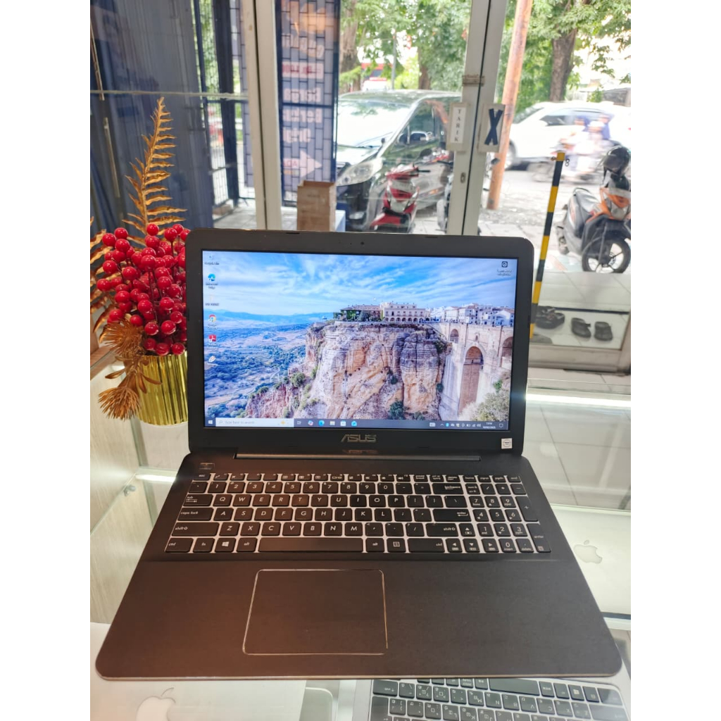 Laptop Asus 15 inci Design Setara Core i5