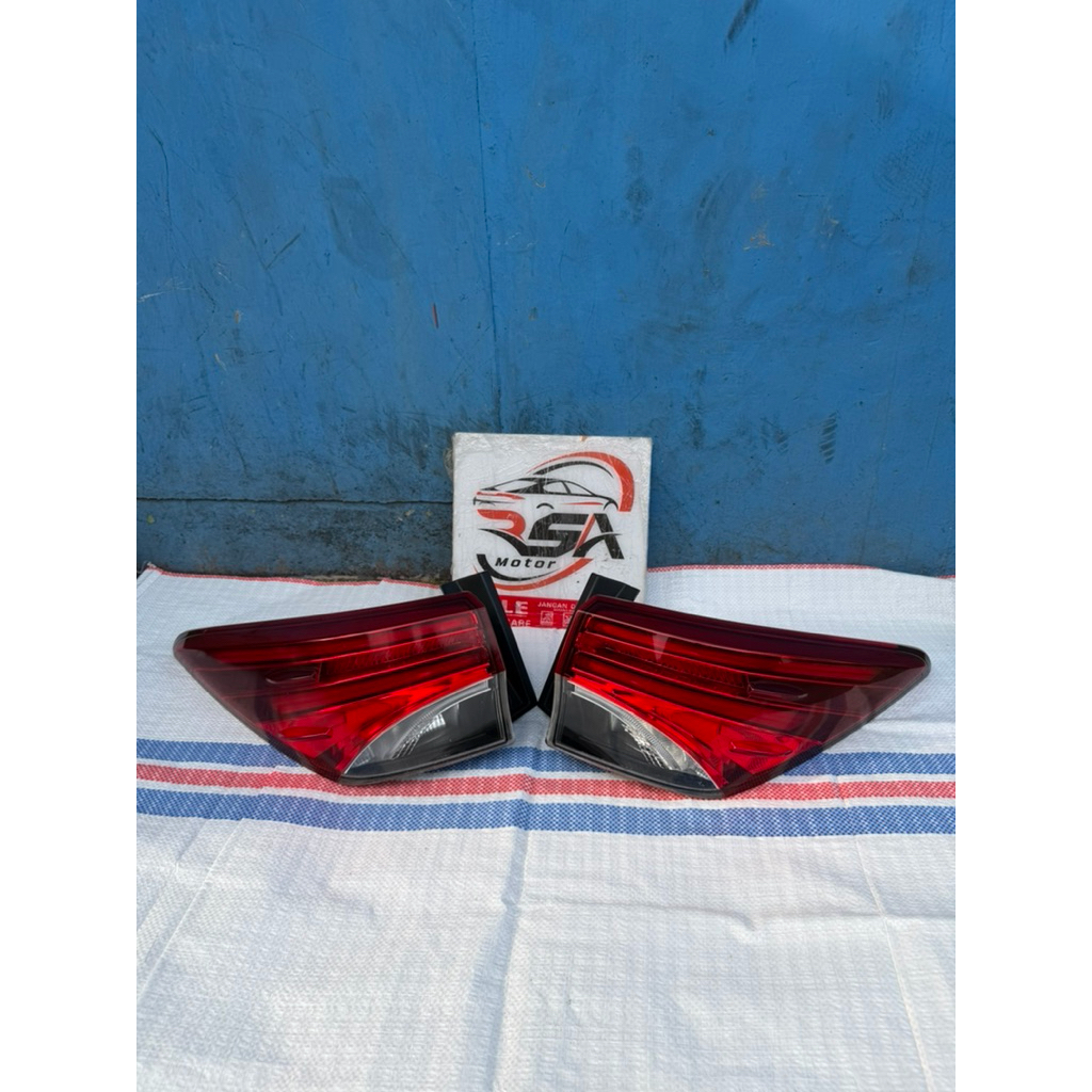 Stoplamp Lampu Belakang Fortuner Vrz Original