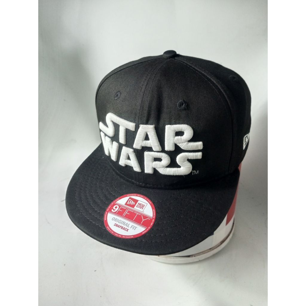 Topi New Era x Star Wars Glow in The Dark 9fifty 950 Medium-Large Snapback Cap Movie Film