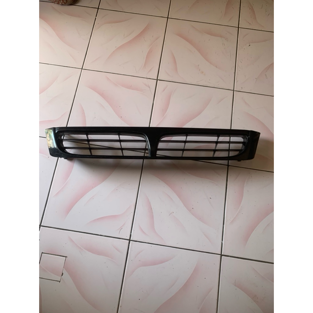 GRILL TOYOTA CORONA ABSOLUTE  EX 02 1996