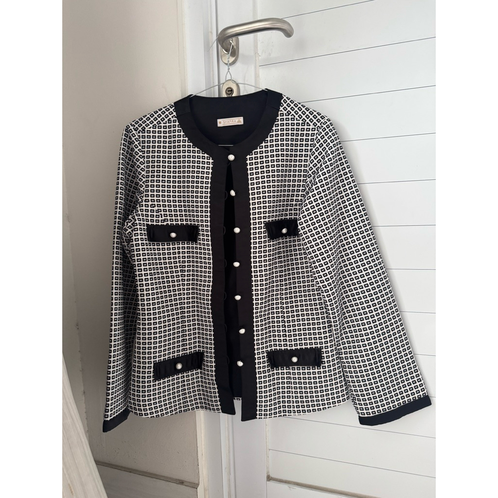 PRELOVED BLAZER WANITA MEREK SHAFIRA