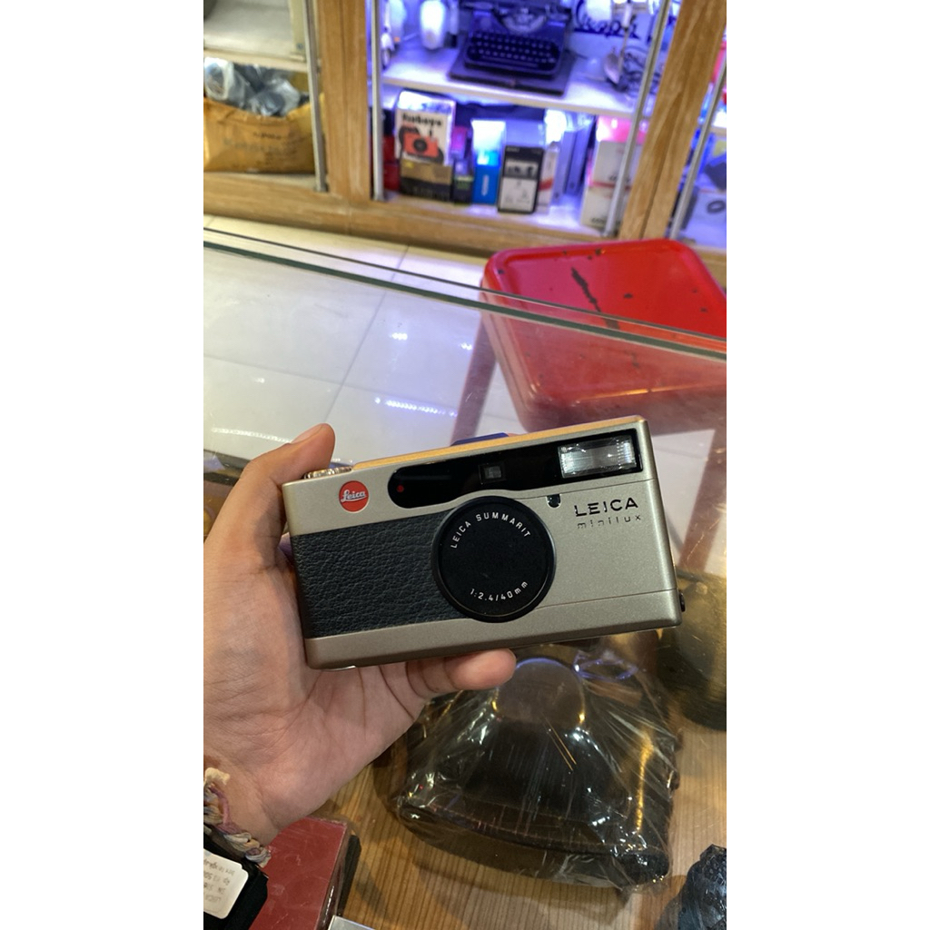 LEICA MINILUX 40mm f2.4 - MINT CONDITION