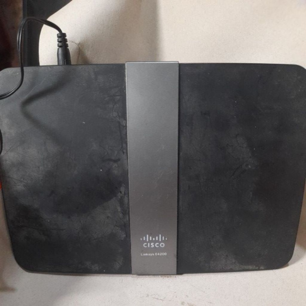 cisco Linksys E4200 Unit normal tanpa adaptor hanya menjual unit saja .terimakasih