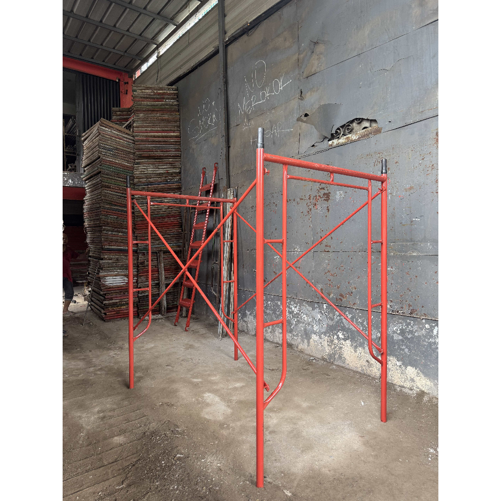 1 SET STEGER/SCAFFOLDING 170CM