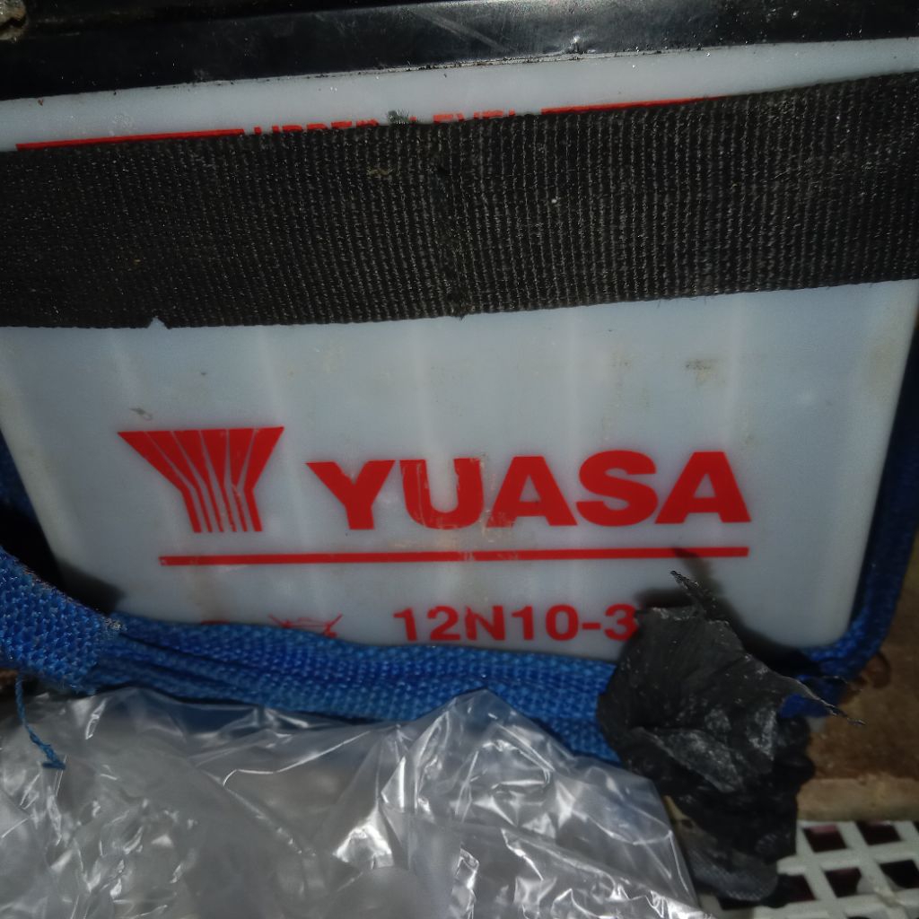 Aki bekas Yuasa 10 Amper normal