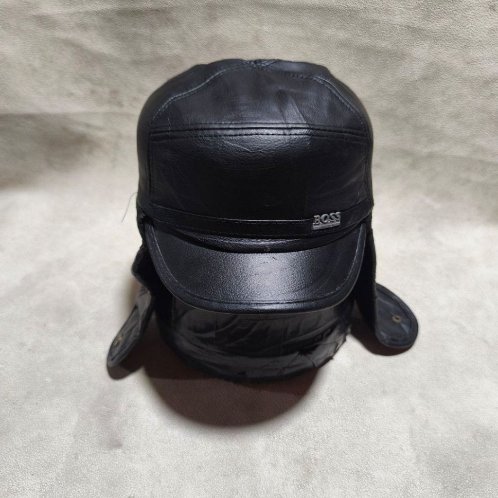 Topi  kulit leather Hugo Boss hitam