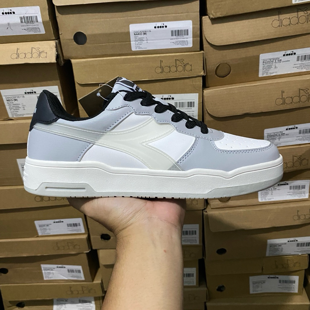(size 39) DIADORA MCKENZIE WHITE GREY