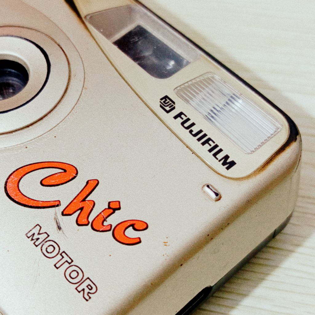 Kamera Analog Fujifilm Chic Motor (35mm)