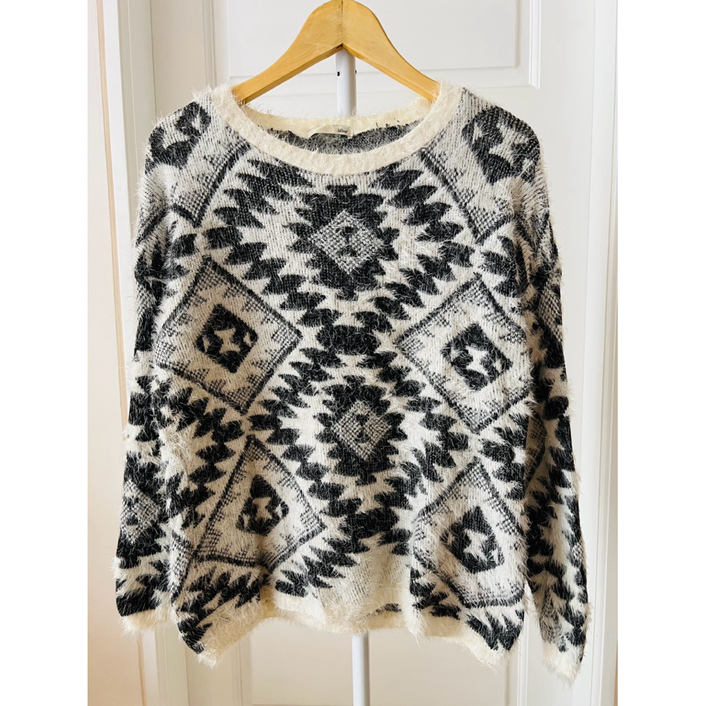 SWEATER RAJUT FUZZY ETNIK