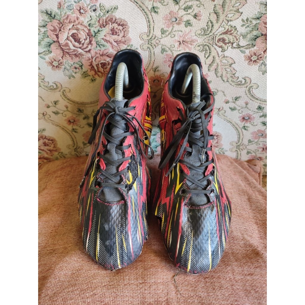 sepatu bola Mills Cyclops blast fg bekas