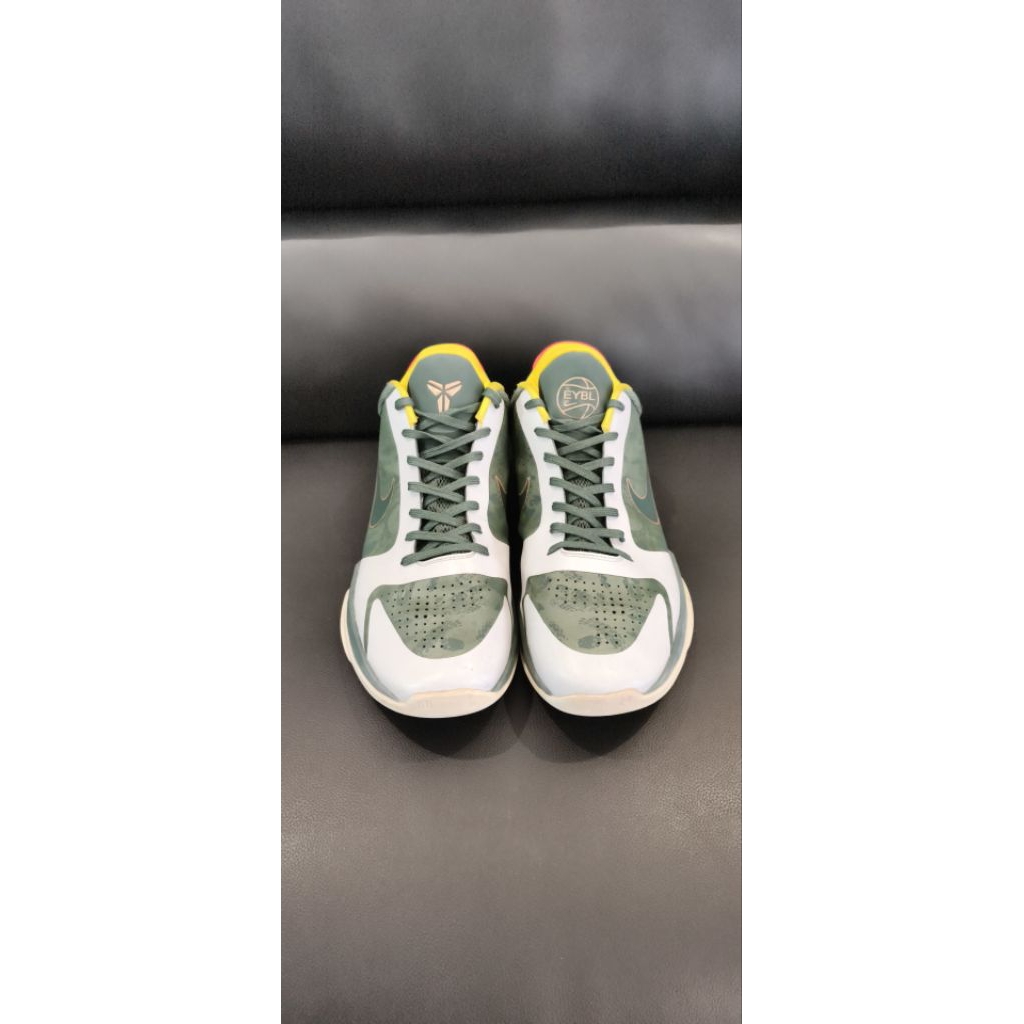 sepatu basket kobe hijau