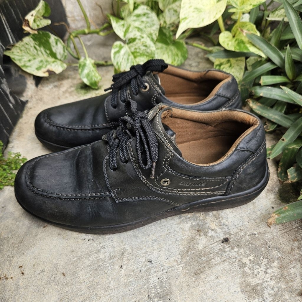 sepatu sneakers kulit second cayotte size 42(27cm)