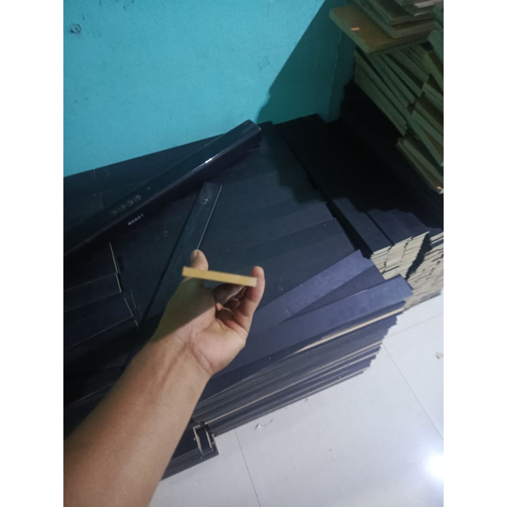 1,triplek,lebar,5,cm,panjang,50,cm,tebal,1,cm,1di,LAPISI,cat,duko,jadi,tidak,mudah,lecet,potongan,pa