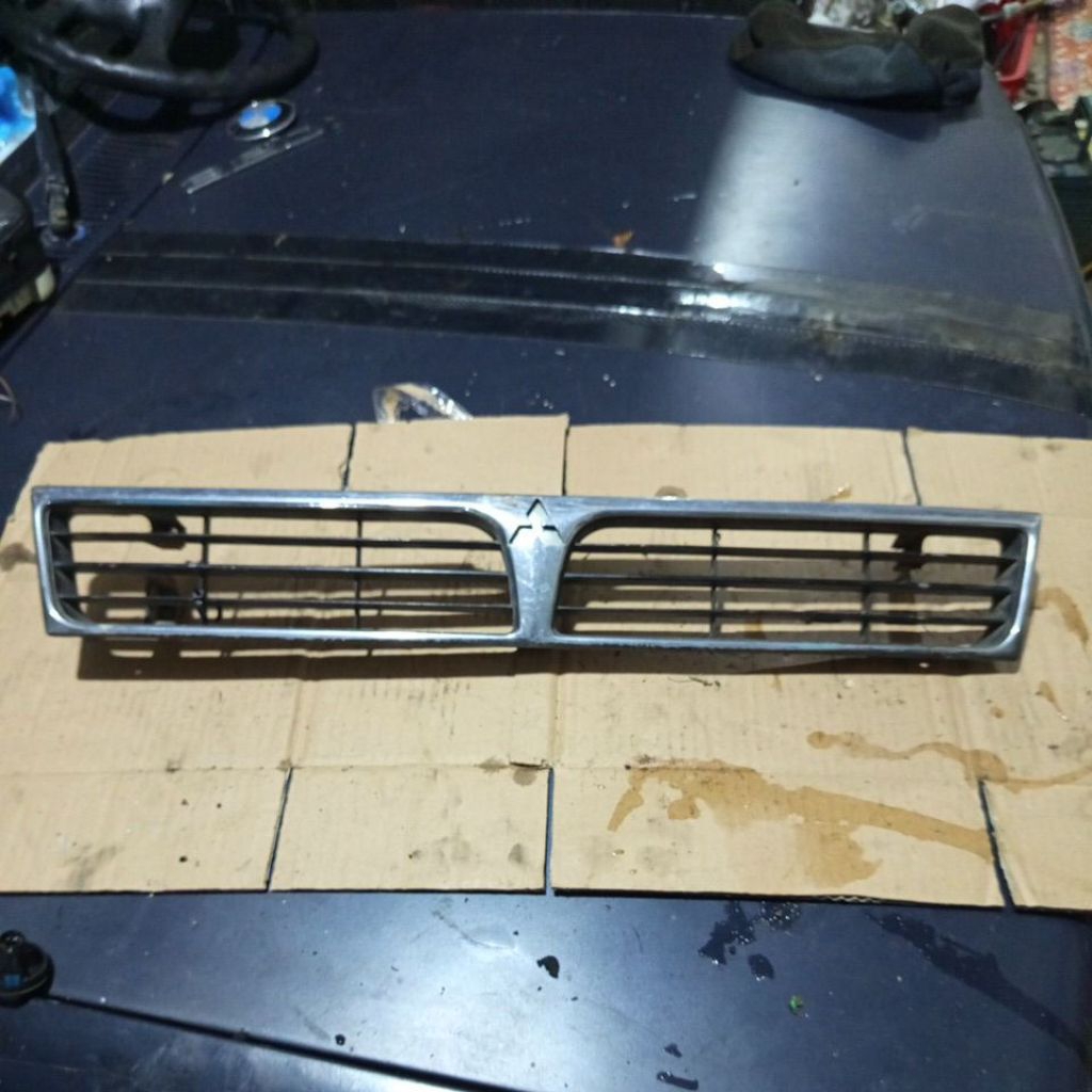 grill mitsubishi lancer dangan minus