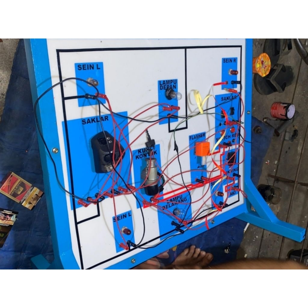 TRAINER SISTEM PENERANGAN SEPEDA MOTOR