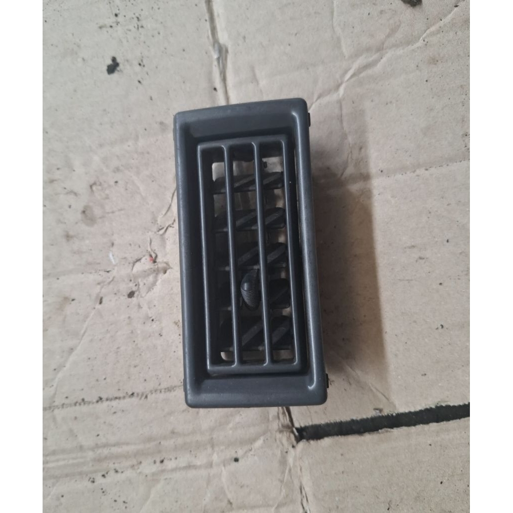 kisi kisi AC dashboard bagian tengah atau kiri corolla gl se salon ae80 84-87