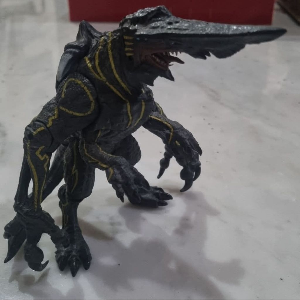 preloved action figure: knifehead pacific rim