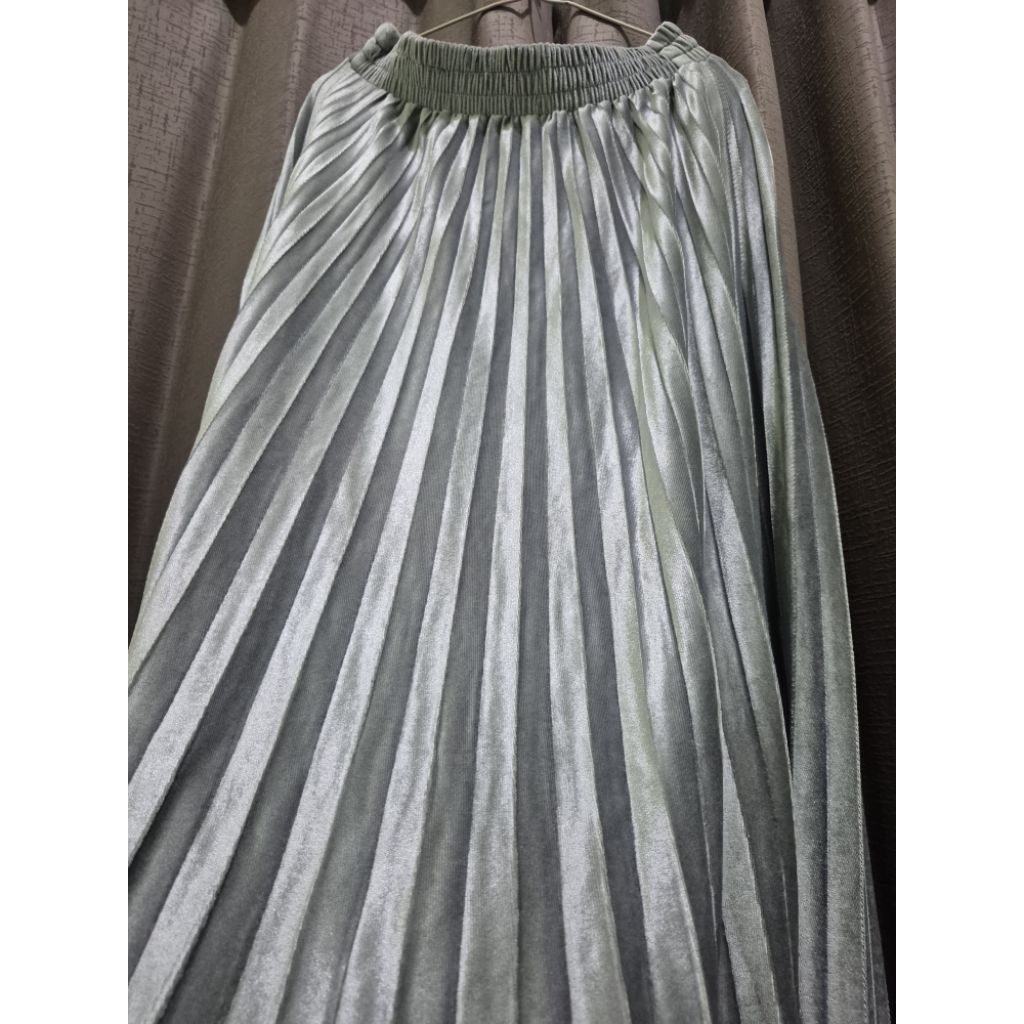 PL rok plisket bludru