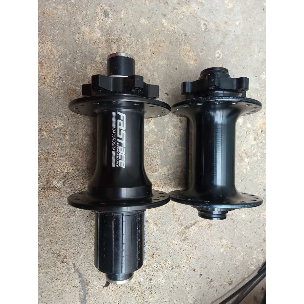 freehub TA boost secon like new