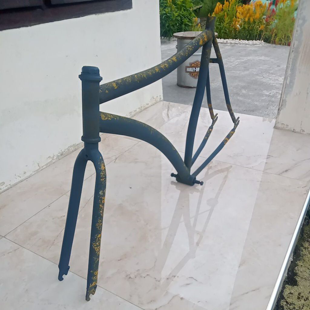 frame sepeda fixie 700 c model lengkung Bonus fork drat kecil bekas like new