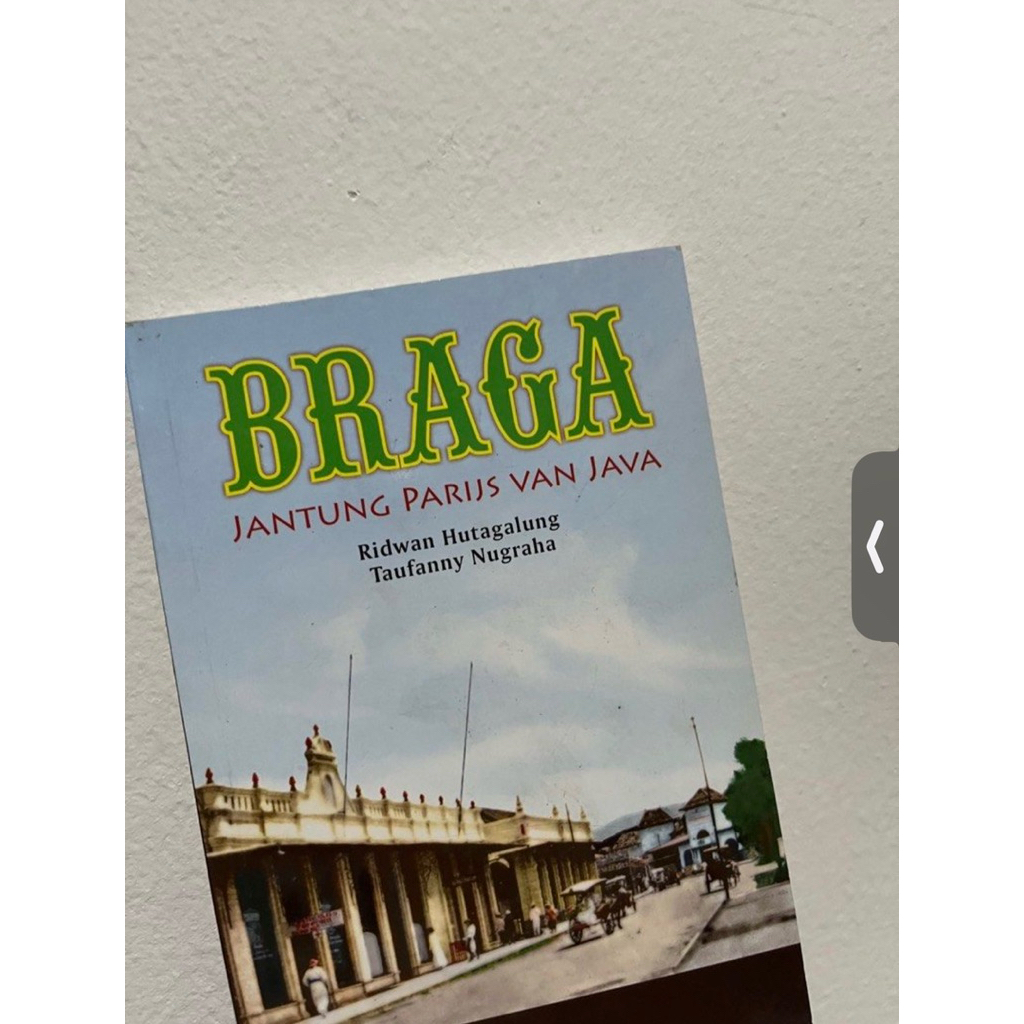 (PRELOVED) ORI | BRAGA JANTUNG PARIJS VAN JAVA