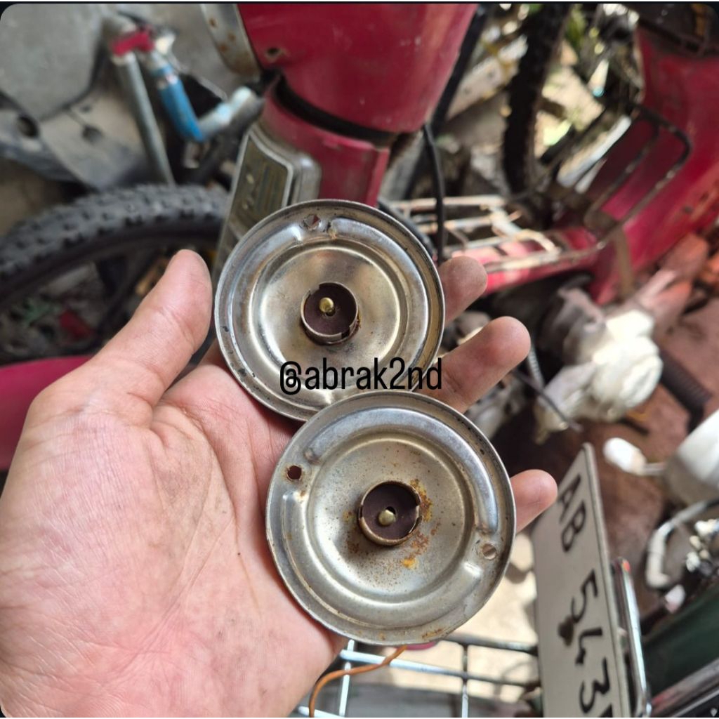 dudukan lampu sein depan c70 original