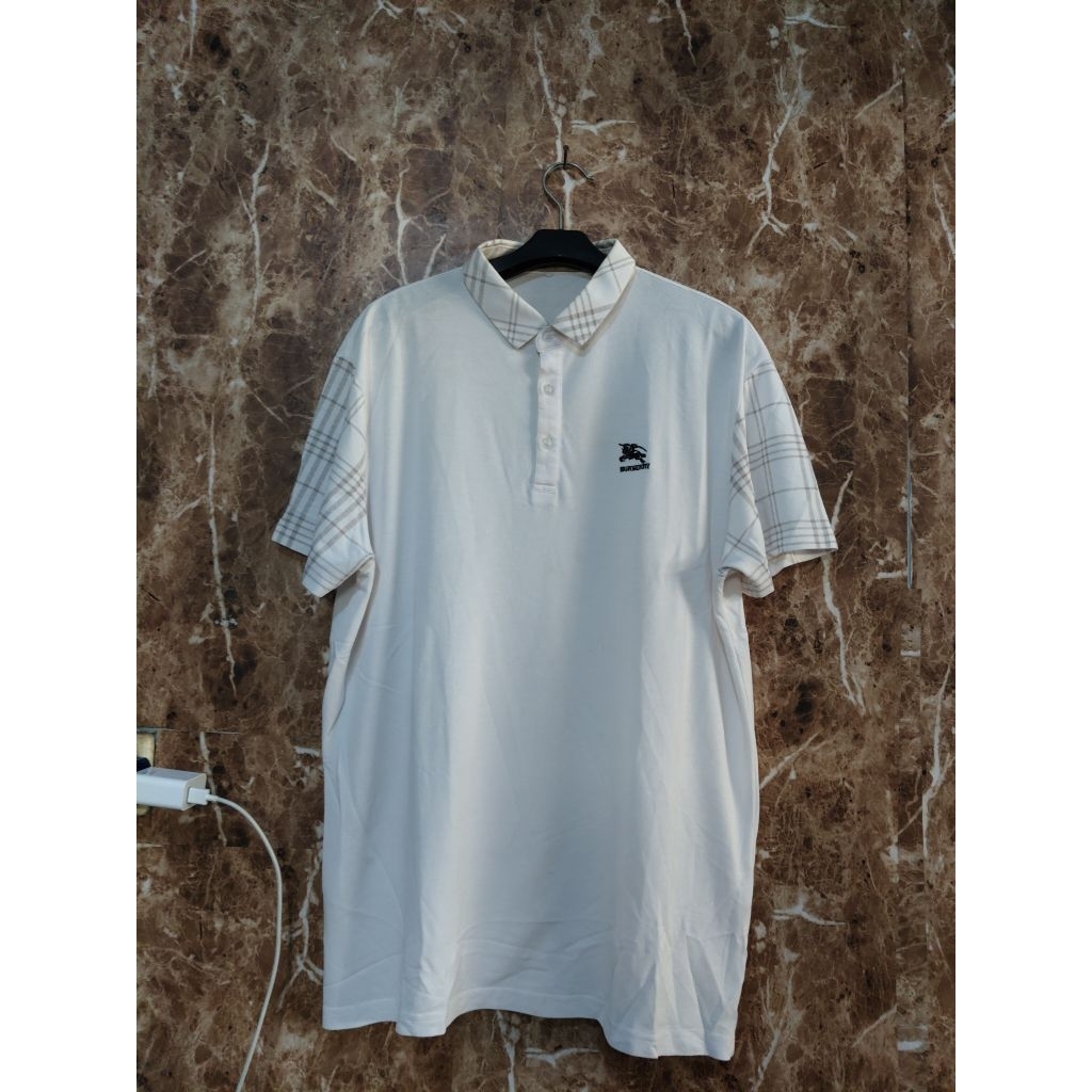 kaos kerah Burberry