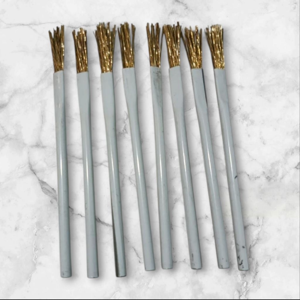 Sikat kawat / Kuas kawat kecil.