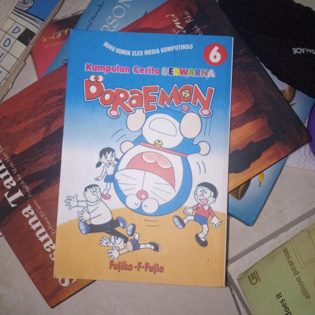 DORAEMON, kumpulan cerita BERWARNA/Elex media