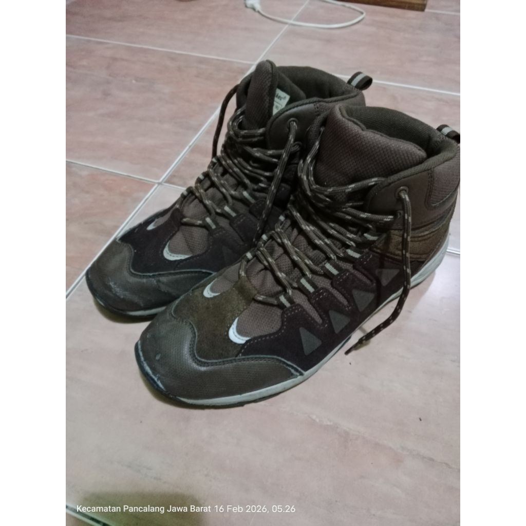 Sepatu Outdoor Joker Bekas Ukuran 43 | Sepatu Gunung / Trekking Pria Preloved