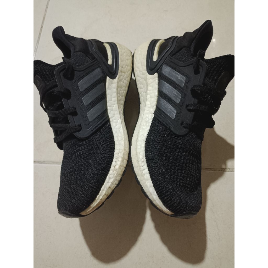 sepatu second running Slip On Ultraboost adidas black 38 23.5