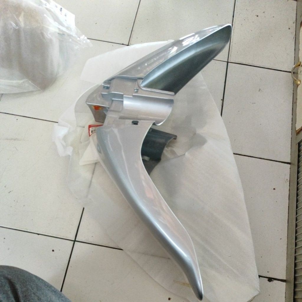 61100-KEV-880FMH Spakbor Slebor Depan Honda Supra X Fit 100 Lama Old Original SILVER