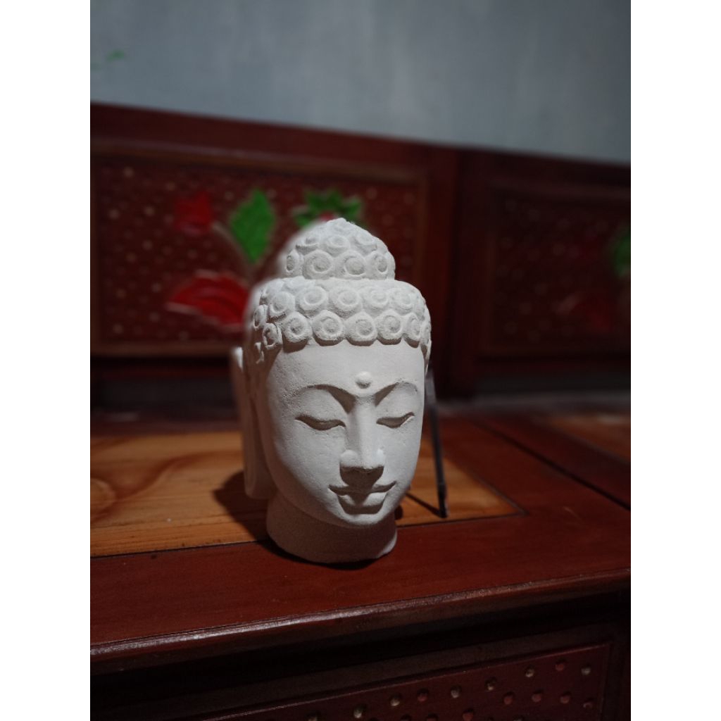patung kepala buddha
